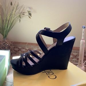 Black platform sandal